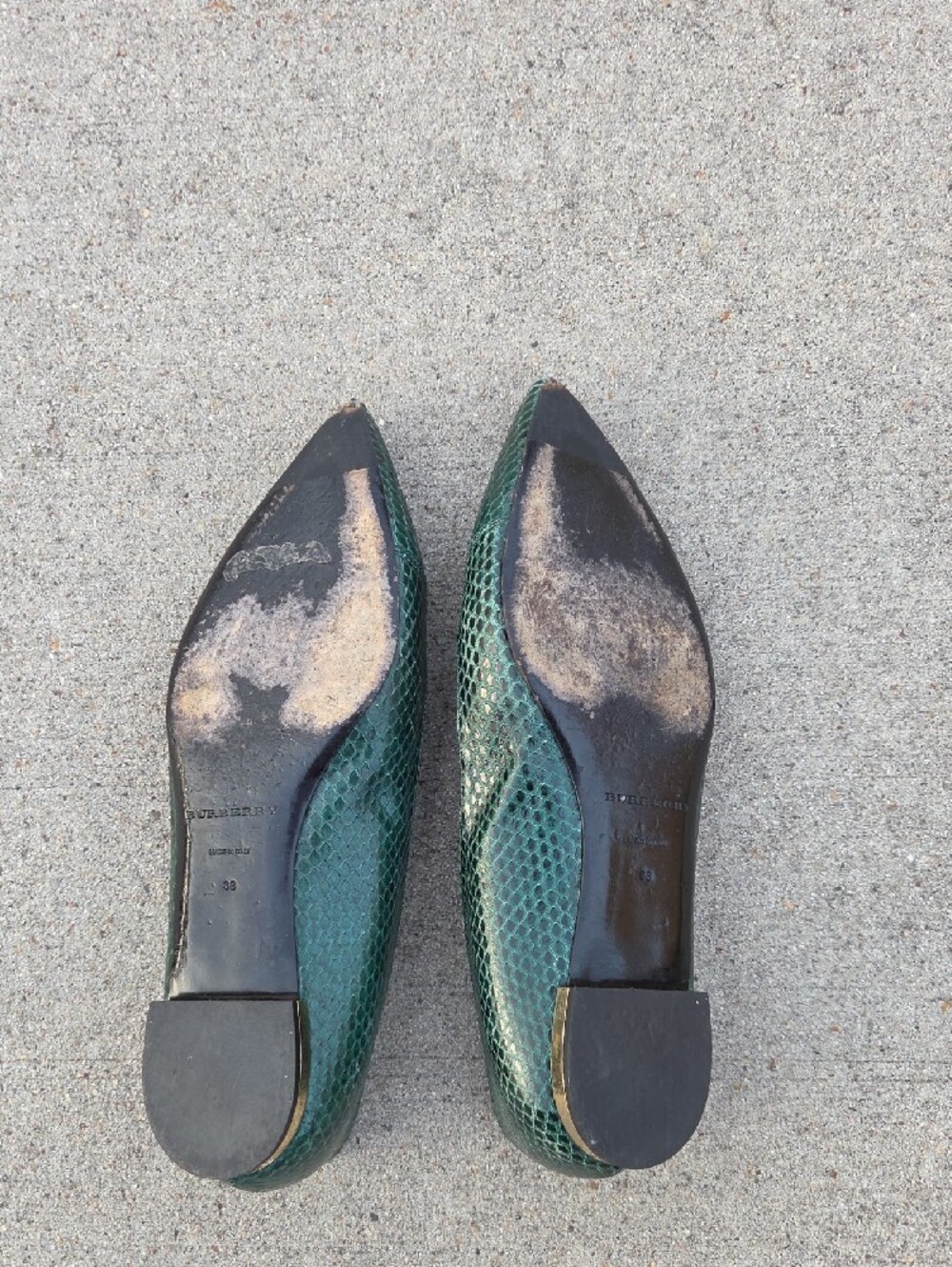 BURBERRY Green Pointed Snakeskin-Texture Flats Sz 38EU - Picture 7 of 8